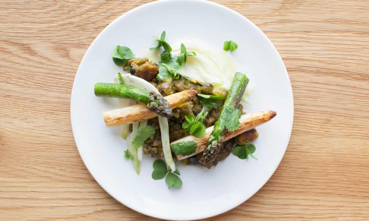 Recettes estivales de Nuno Mendes :migas d asperges à l oseille, au fenouil et à l ail 