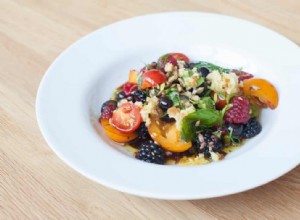 Les recettes estivales de Nuno Mendes :salade de tomates et de baies aux herbes 