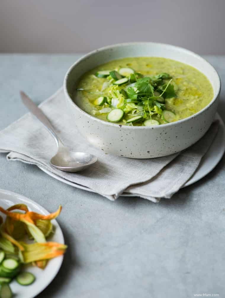 Deux recettes rafraîchissantes de soupe de fin d été 