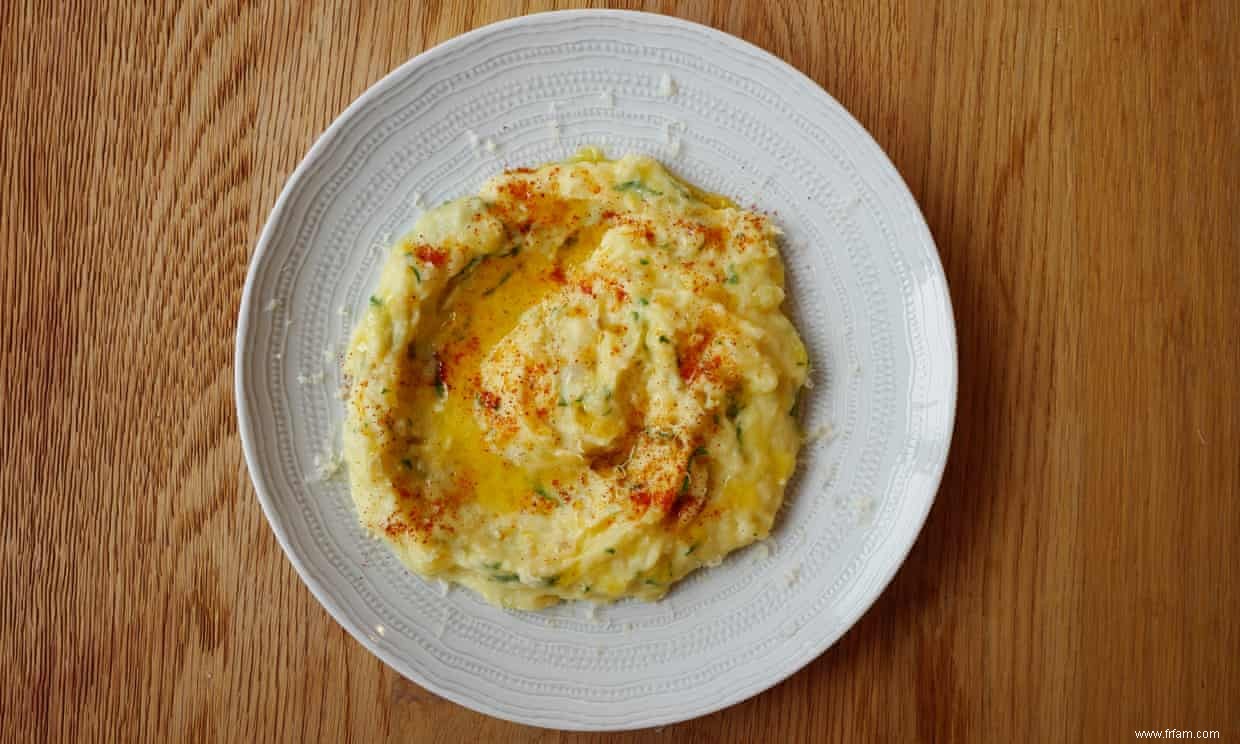 Morue salée rapide de Nuno Mendes avec pommes de terre, ail et comté 