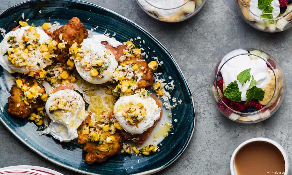 Beignets de macadamia et courgettes de Luke Mangan avec salsa de saumon fumé et maïs 