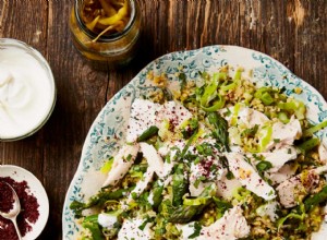 Le cuisinier du week-end :les recettes de pique-nique de Thomasina Miers – poulet poché avec salade de freekeh et brownies au chocolat kamut 