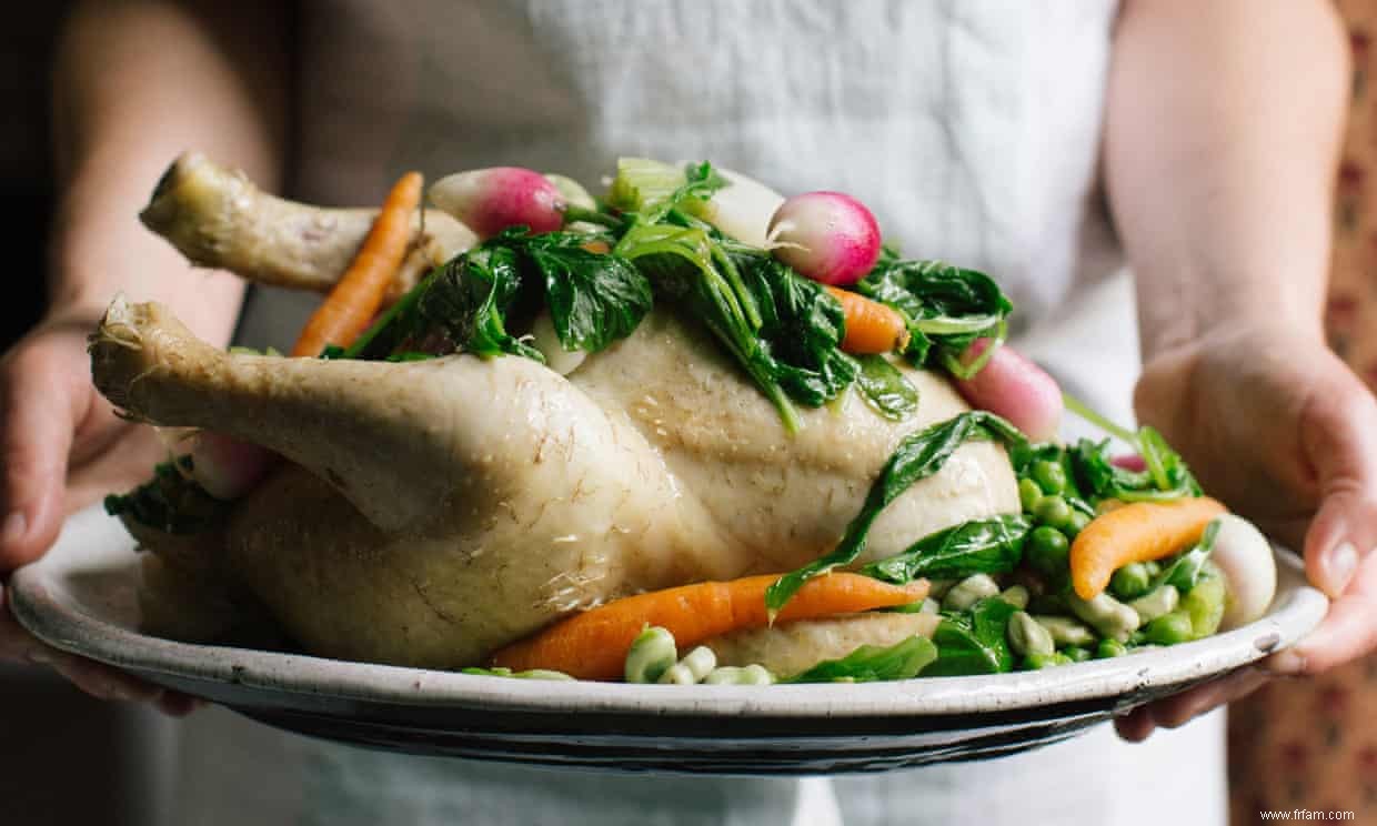 La recette d Anna Tobias de poulet poché, légumes printaniers et aïoli 