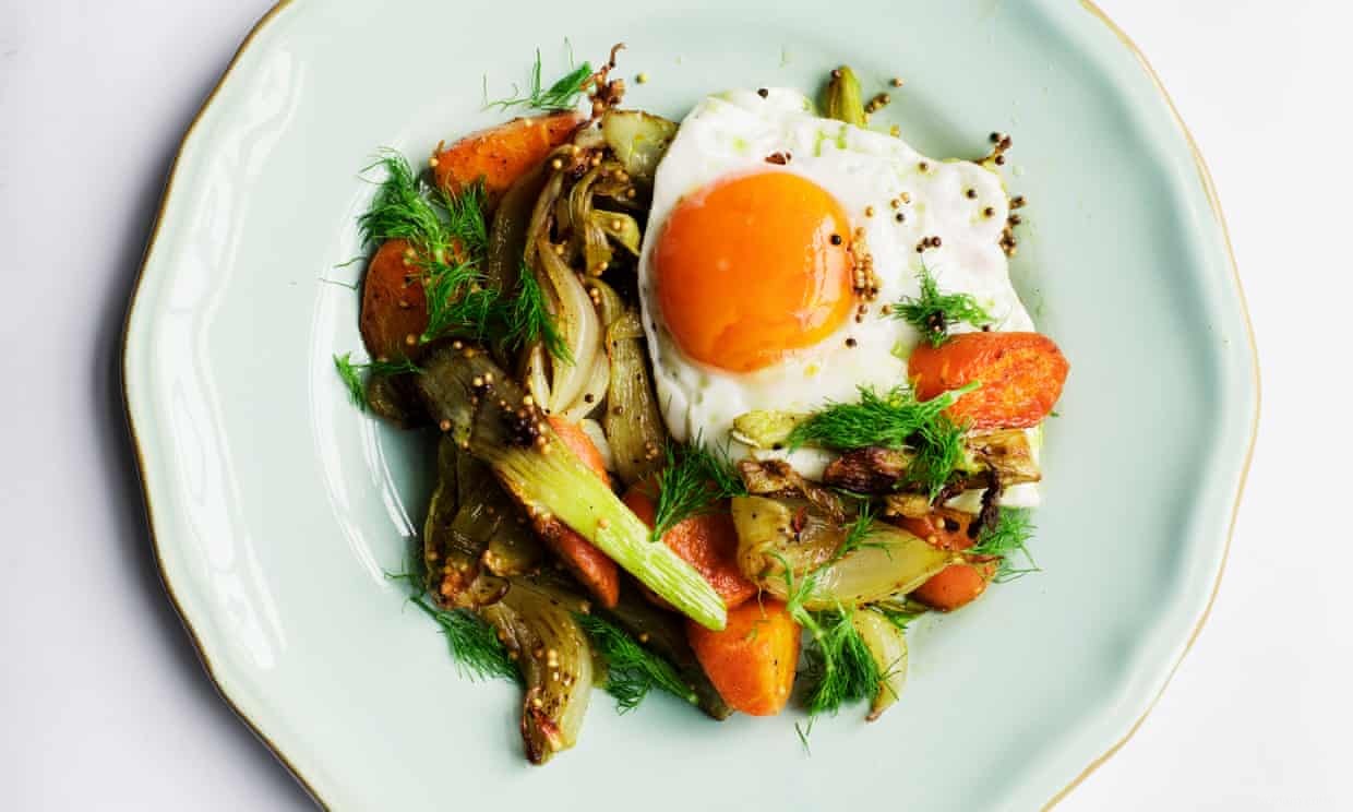 Recette de légumes de printemps sautés aux graines de moutarde et aux œufs de Nigel Slater 