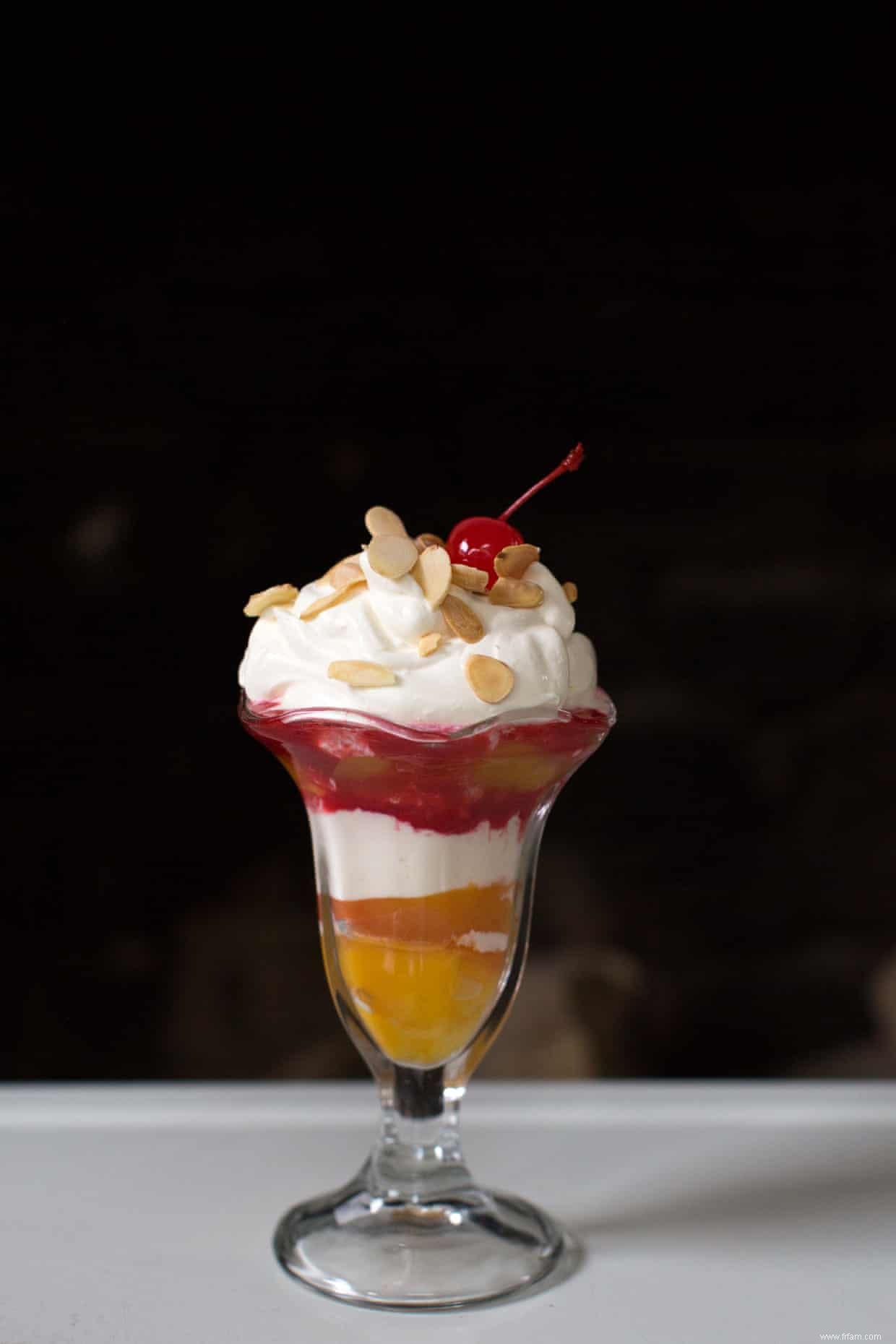 Recettes de pêches pochées pour knickerbocker glory et pêche melba 