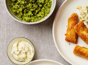 Les recettes de Thomasina Miers :bâtonnets de poisson maison avec purée de petits pois et sauce tartare, plus pancakes aux myrtilles 