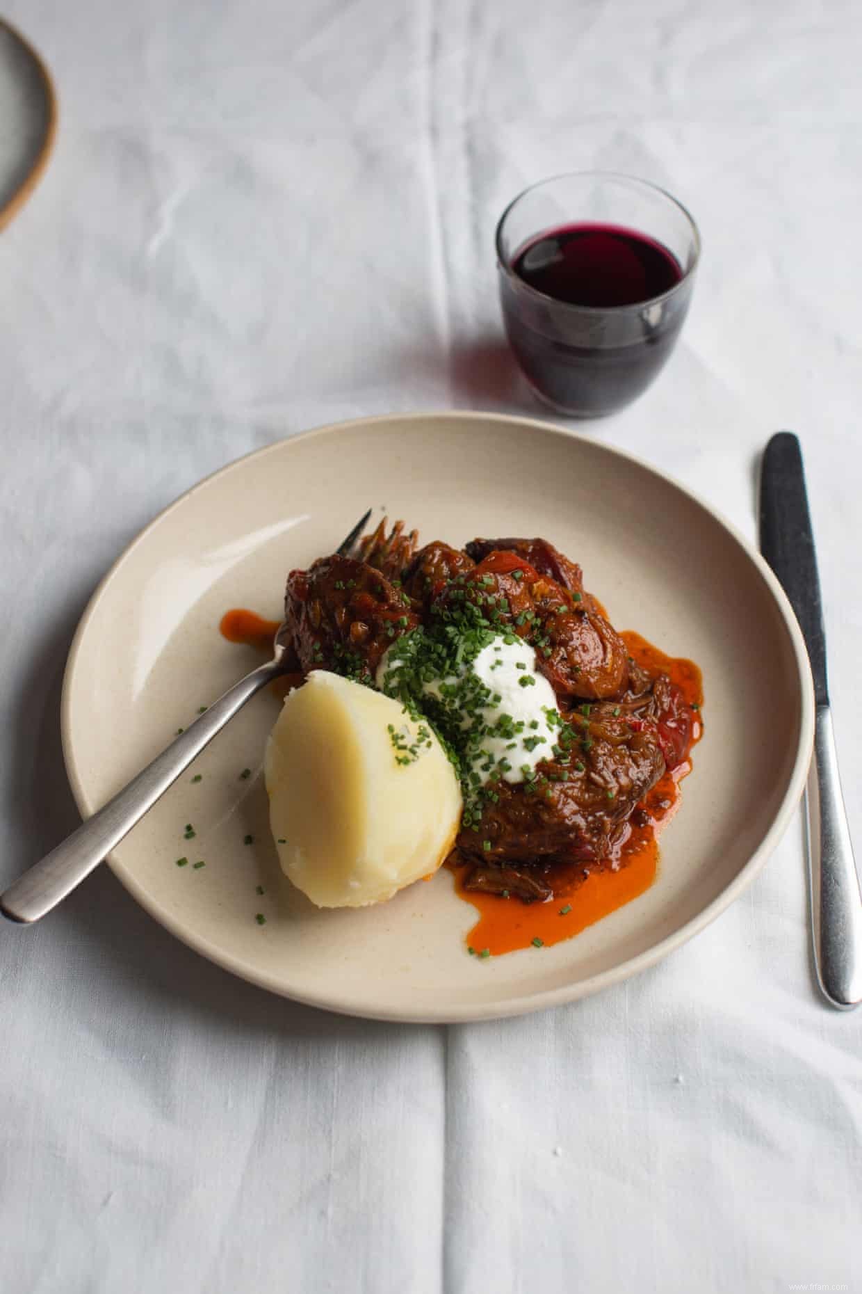 Une recette de goulasch de porc slave et de stroganoff de boeuf 