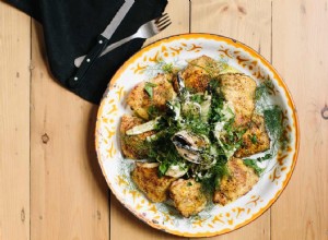 Conseil épices :cuisses de poulet croustillantes, chips de curry et tofu épicé aux œufs au plat 