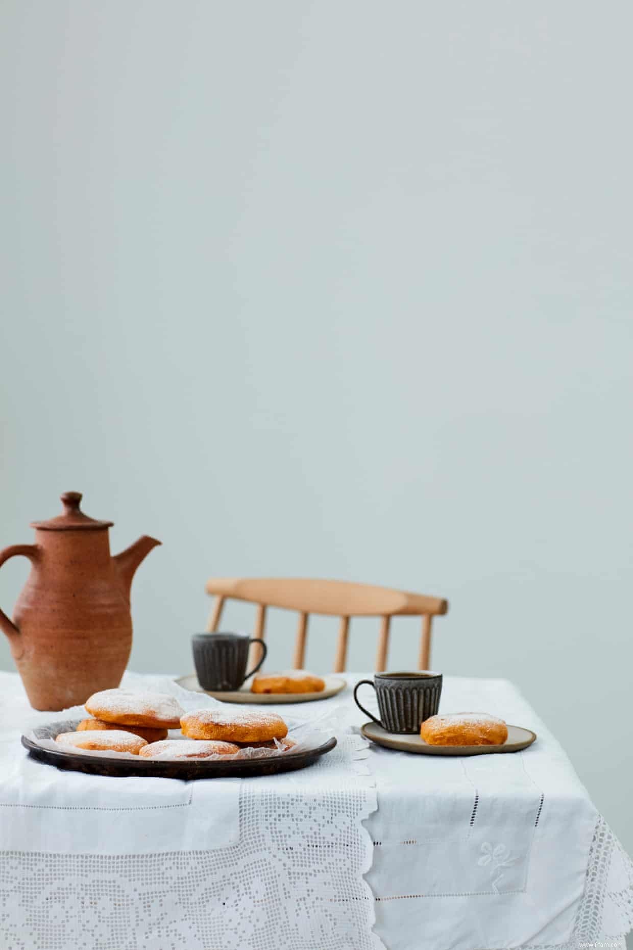 Les recettes portugaises d Anna Jones pour les galettes de riz à la tomate et de patates douces 