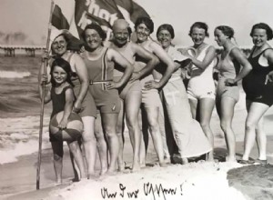 Vie de famille :Ma mère sur la plage en Allemagne; Le policier qui rit ; et dîner du premier soir 