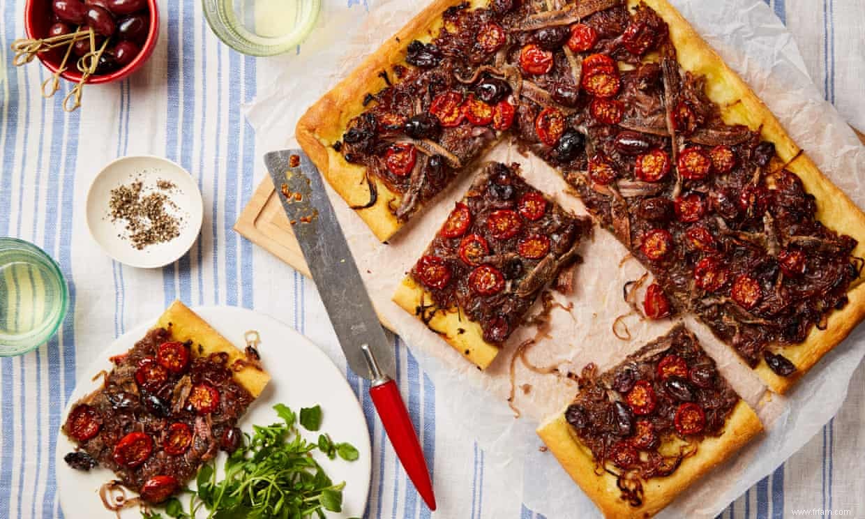 La recette de la pissaladière aux tomates, olives et anchois de Thomasina Miers 