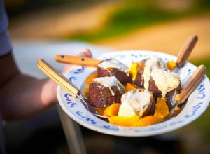 Pudding aux dattes collantes de Chin Chin avec sauce au caramel et aux dattes rouges 