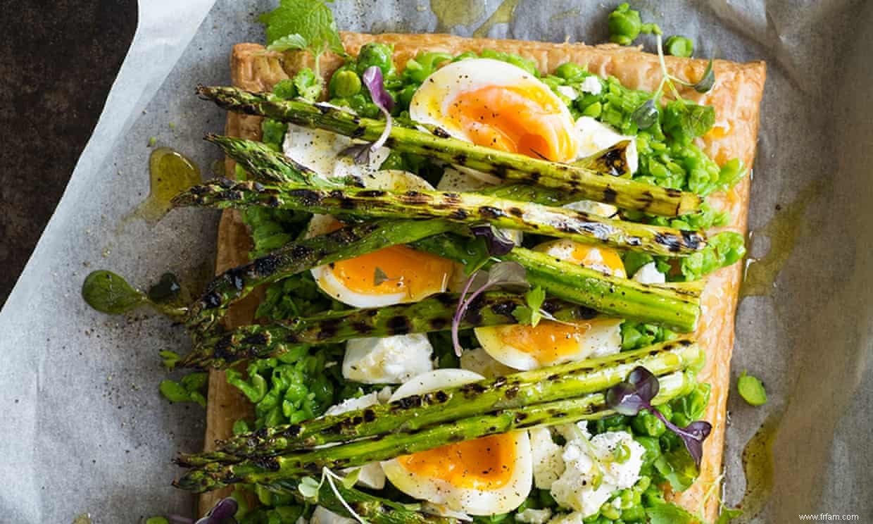 Recette de la tarte aux asperges, petits pois et feta de Kepos Street Kitchen 