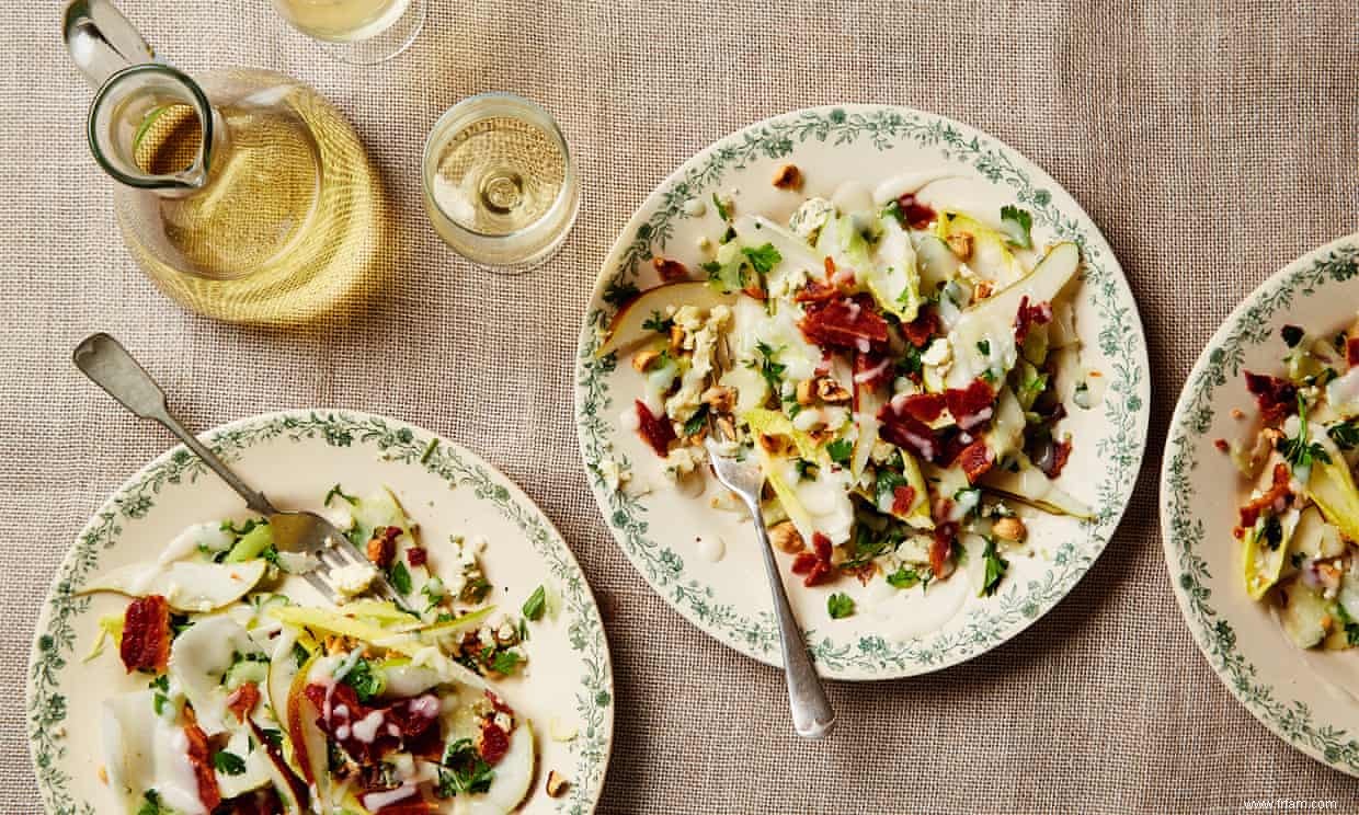 Recette de Thomasina Miers pour la salade de poires, endives et lardons avec vinaigrette allioli 