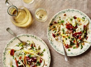 Recette de Thomasina Miers pour la salade de poires, endives et lardons avec vinaigrette allioli 