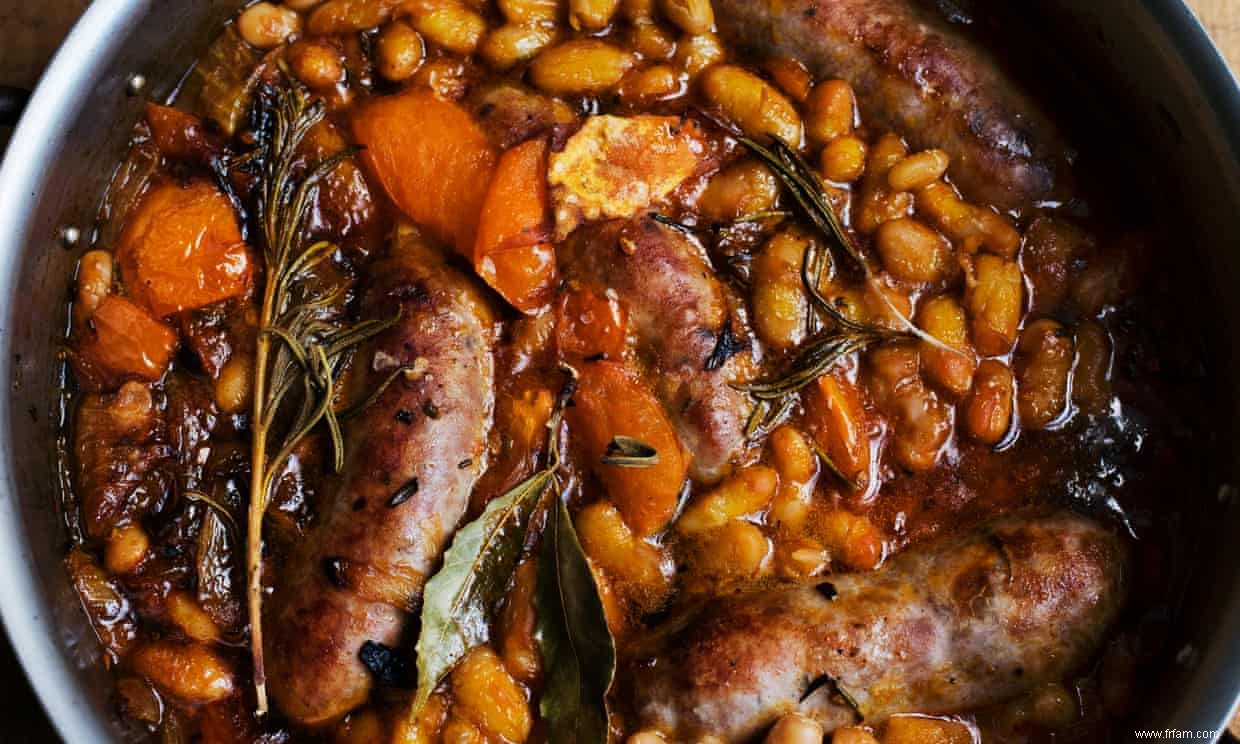 Recettes de saucisses et de betteraves cuites au four Bonfire Night de Nigel Slater 