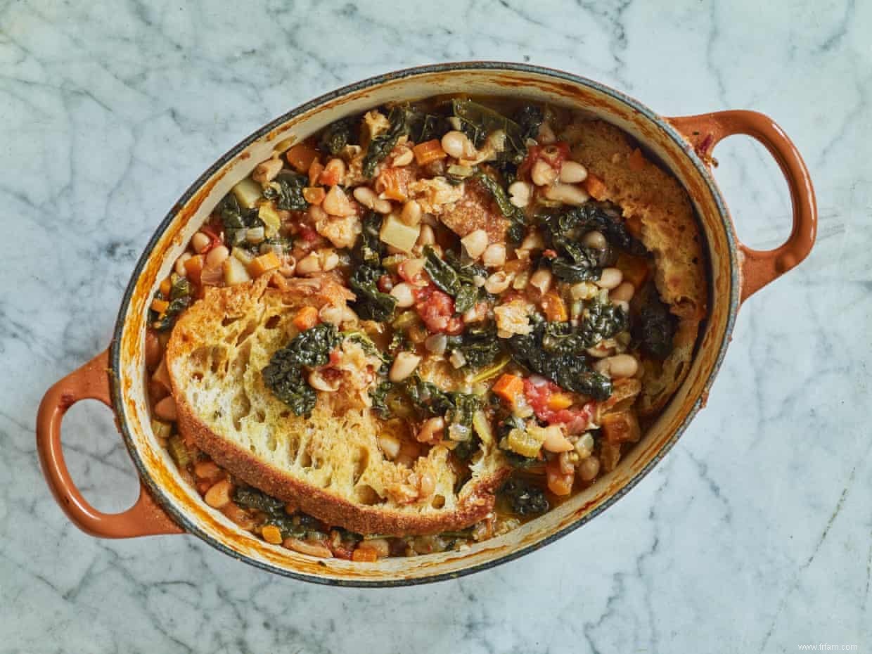 La copieuse recette de ribollita d Anna Jones avec des légumes d hiver 