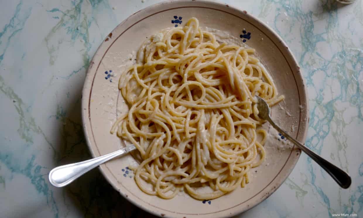 La recette des pâtes cacio e pepe de Rachel Roddy 