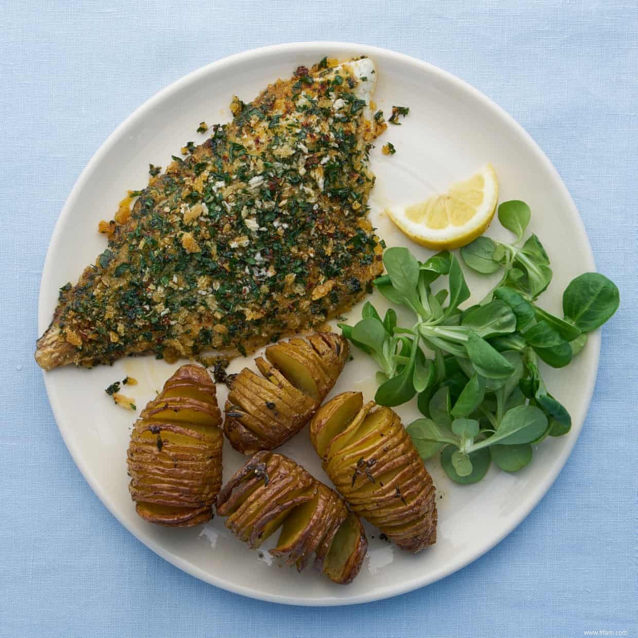 La recette de la daurade en croûte d anchoïade et pomme de terre hasselback de Thomasina Miers 