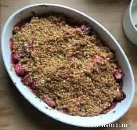 Comment faire le parfait crumble à la rhubarbe 