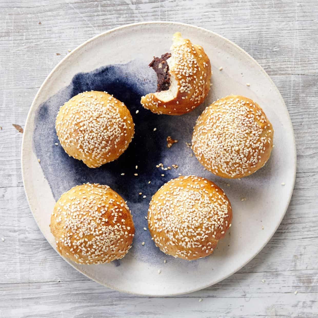 La recette de Tamal Ray pour les bretzels collants aux noisettes et aux dattes 