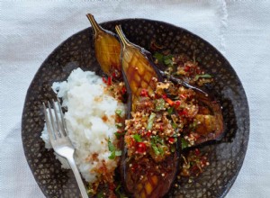 La recette végétalienne de Meera Sodha pour le larb d aubergine avec riz gluant et salade d échalote 