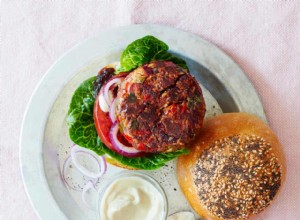 La recette de Meera Sodha pour des burgers végétaliens au piment avec de la mayonnaise à l ail 