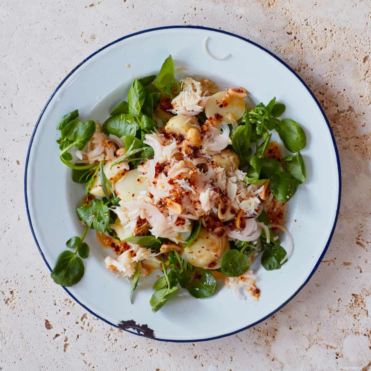 La recette de Thomasina Miers pour la salade de crabe et de pommes de terre nouvelles avec salsa macha 