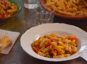 La recette de Rachel Roddy pour les fusilli au poivre et sauce aux olives 