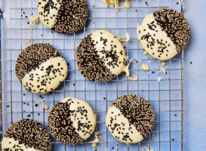 La recette de Ruby Tandoh des biscuits au sésame noir et au chocolat blanc 