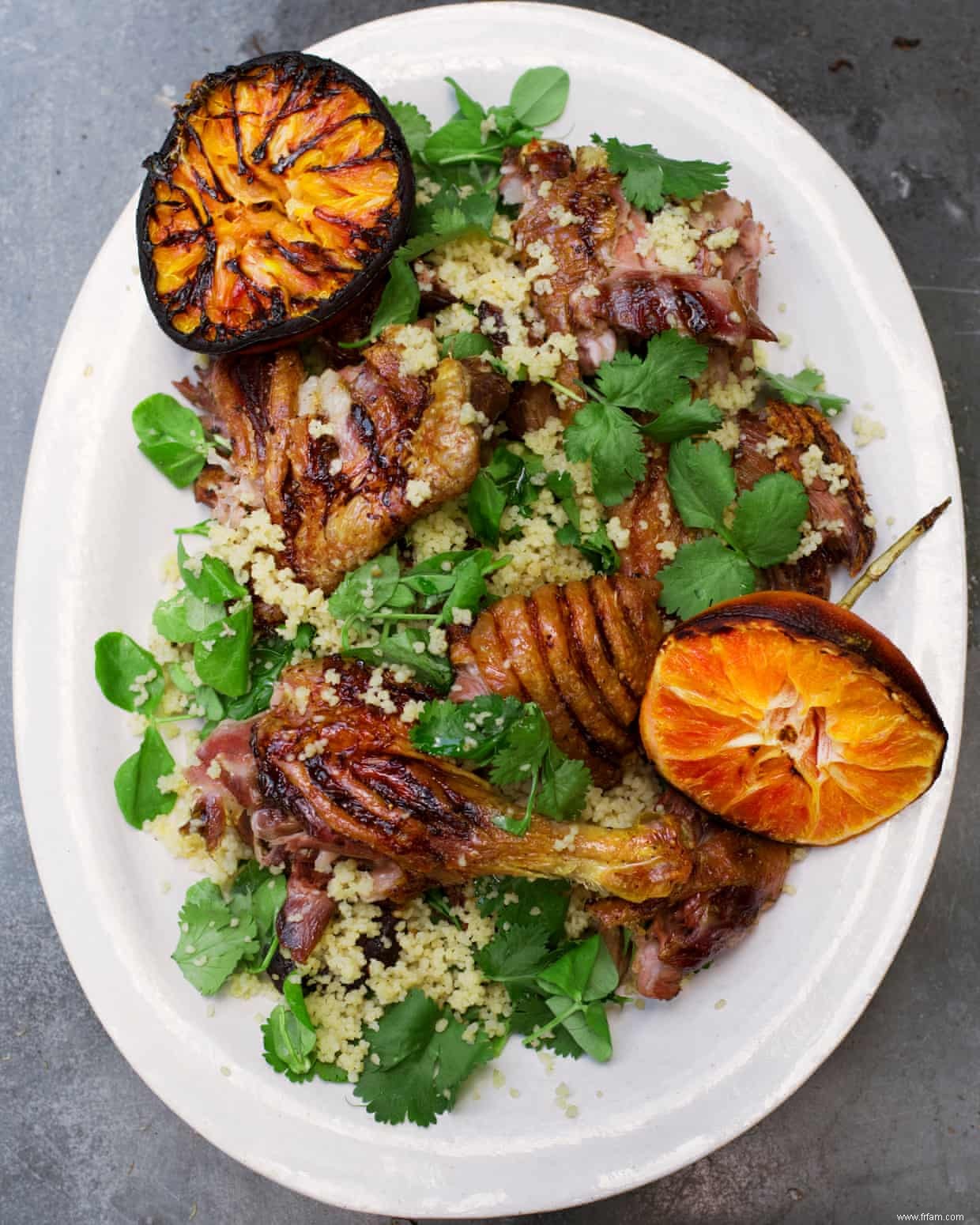 Agneau, épinards et feta et canard de Nigel Slater avec des recettes de couscous 