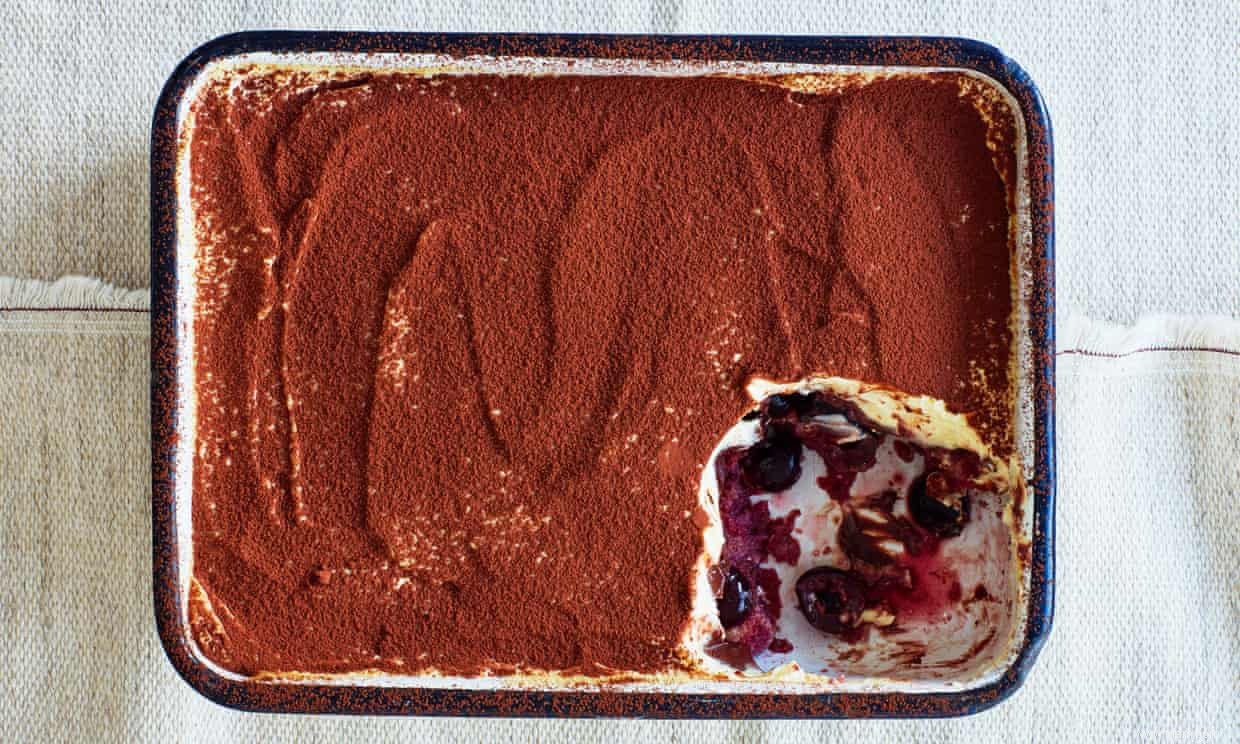 La recette de Thomasina Miers du tiramisu aux cerises pochées et au chocolat 