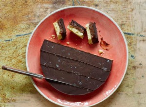 La recette de Meera Sodha pour les tranches de biscuits vegan au caramel salé aux dattes 