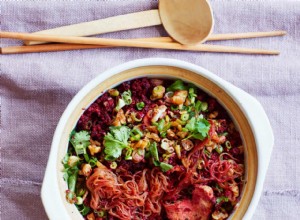 La recette de Meera Sodha pour les nouilles végétaliennes en pot d argile avec du tofu fumé 