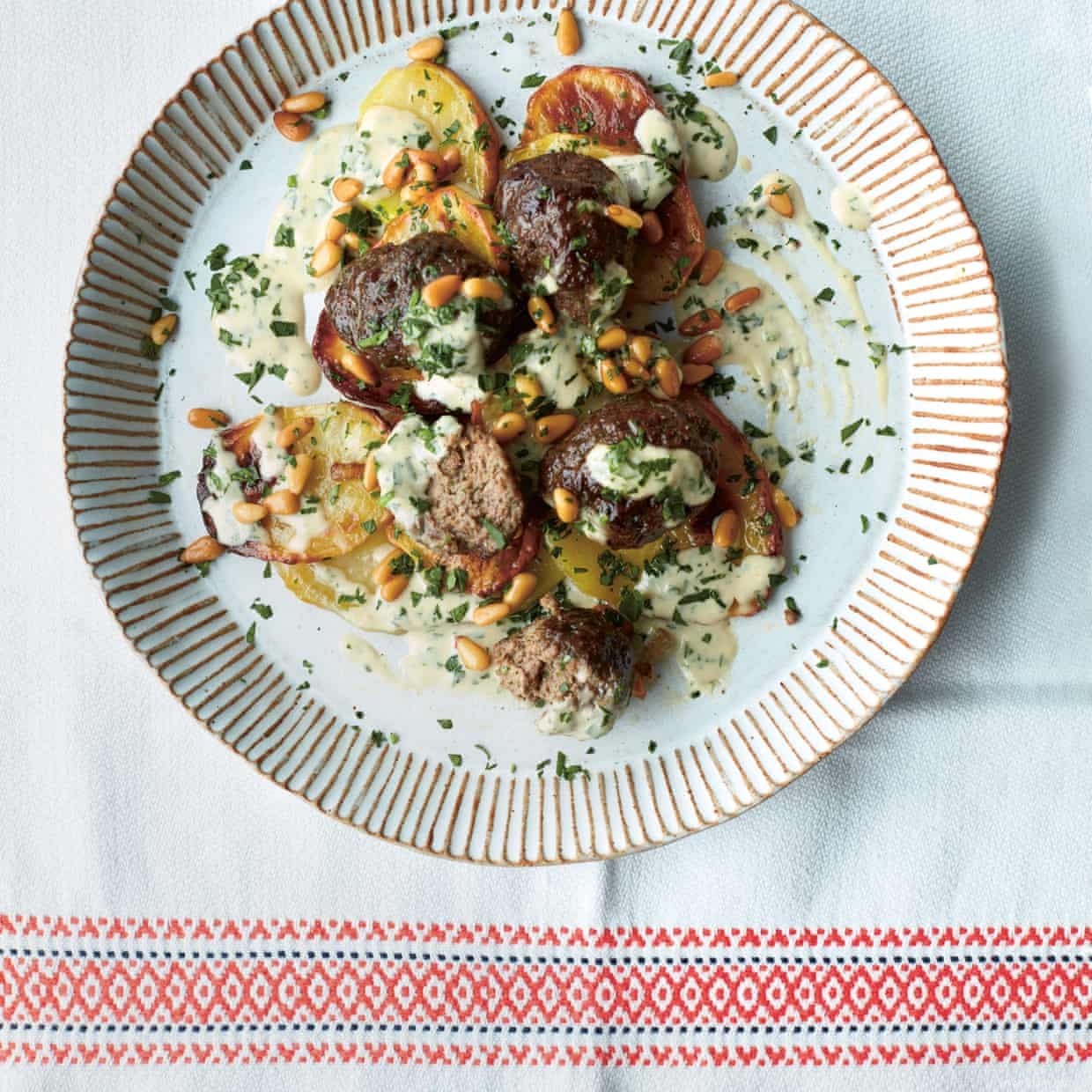 Les recettes palestiniennes de Yasmin Khan :houmous, kefte et gâteau à la grenade 