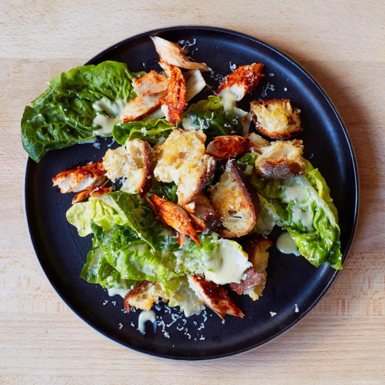 La recette de Thomasina Miers pour la salade césar au maquereau grillé 