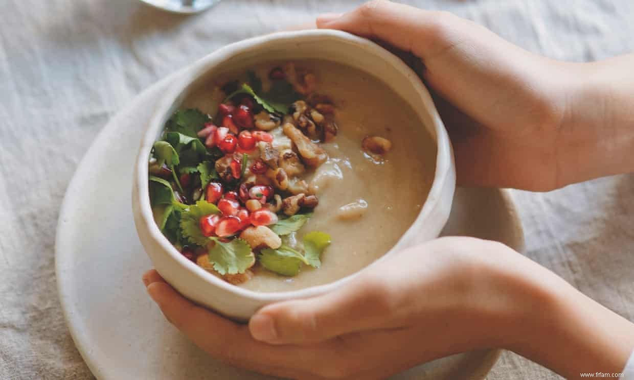 Soupe de chou-fleur de Hetty McKinnon avec recette de baba ghanoush fumé 