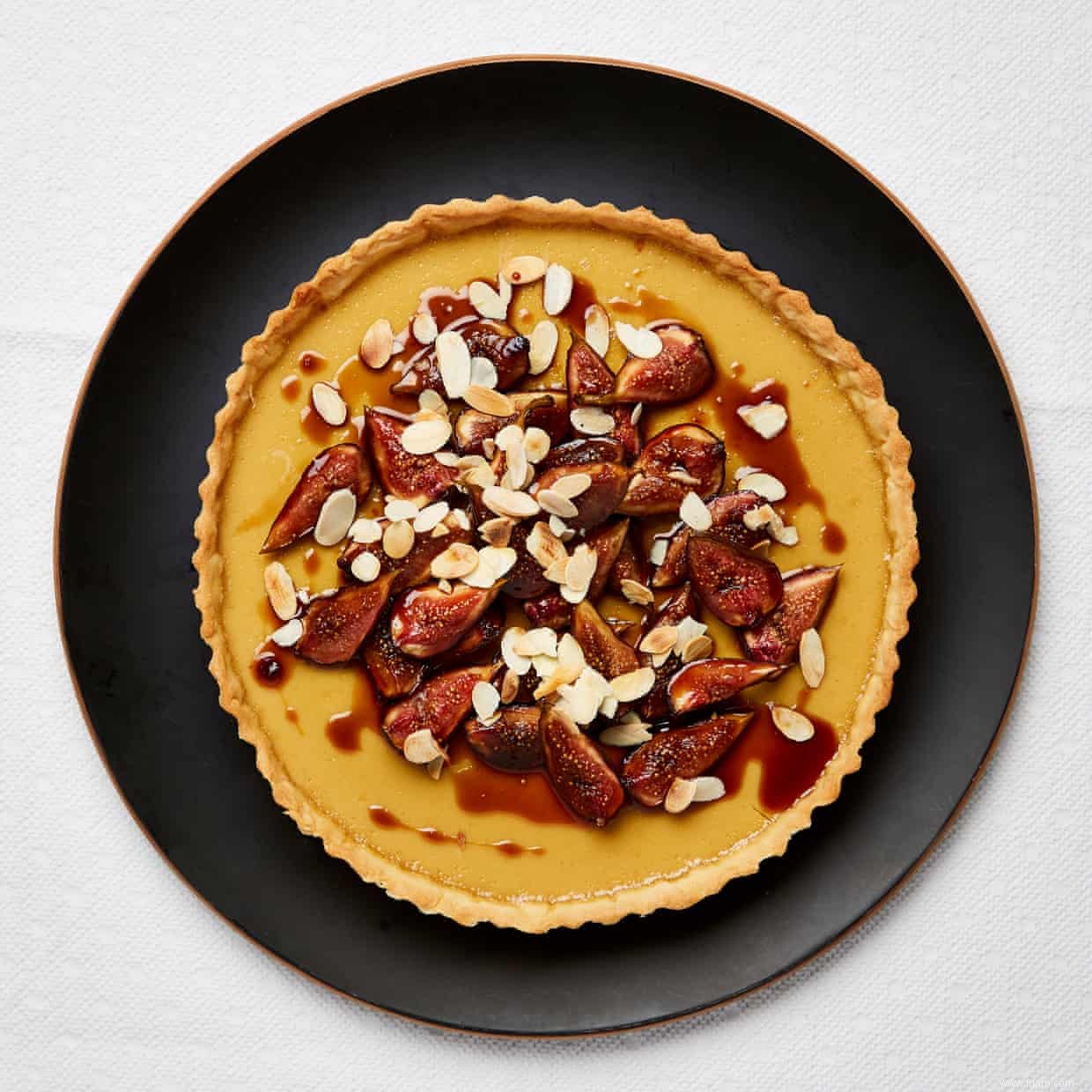 La recette de Tamal Ray de la tarte à la crème anglaise aux figues rôties 