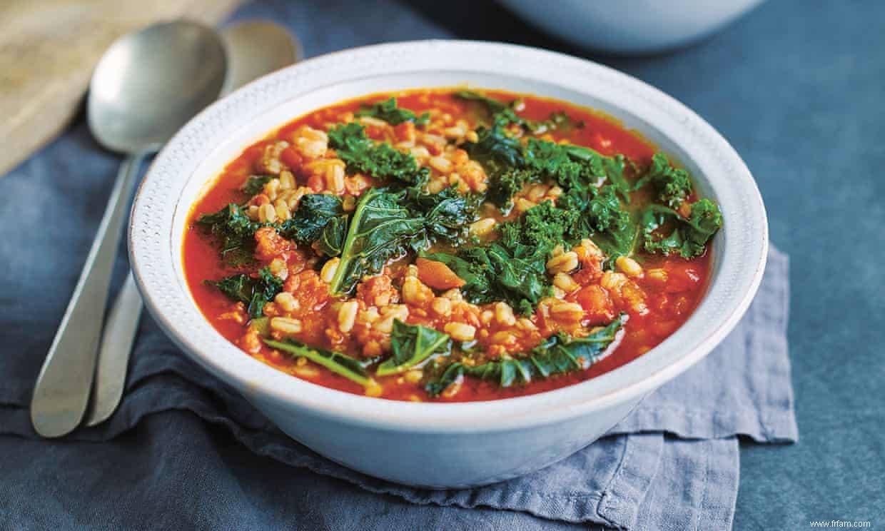 La recette de la soupe au chou frisé, épeautre et chorizo ​​de Guy Singh-Watson 