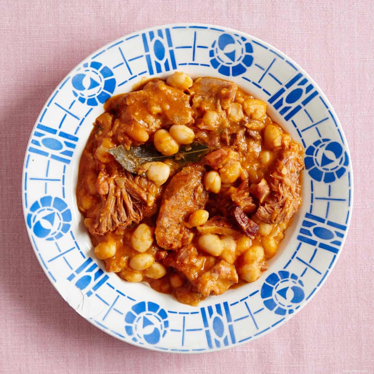 Quatre recettes françaises classiques, du bœuf bourguignon au cassoulet 