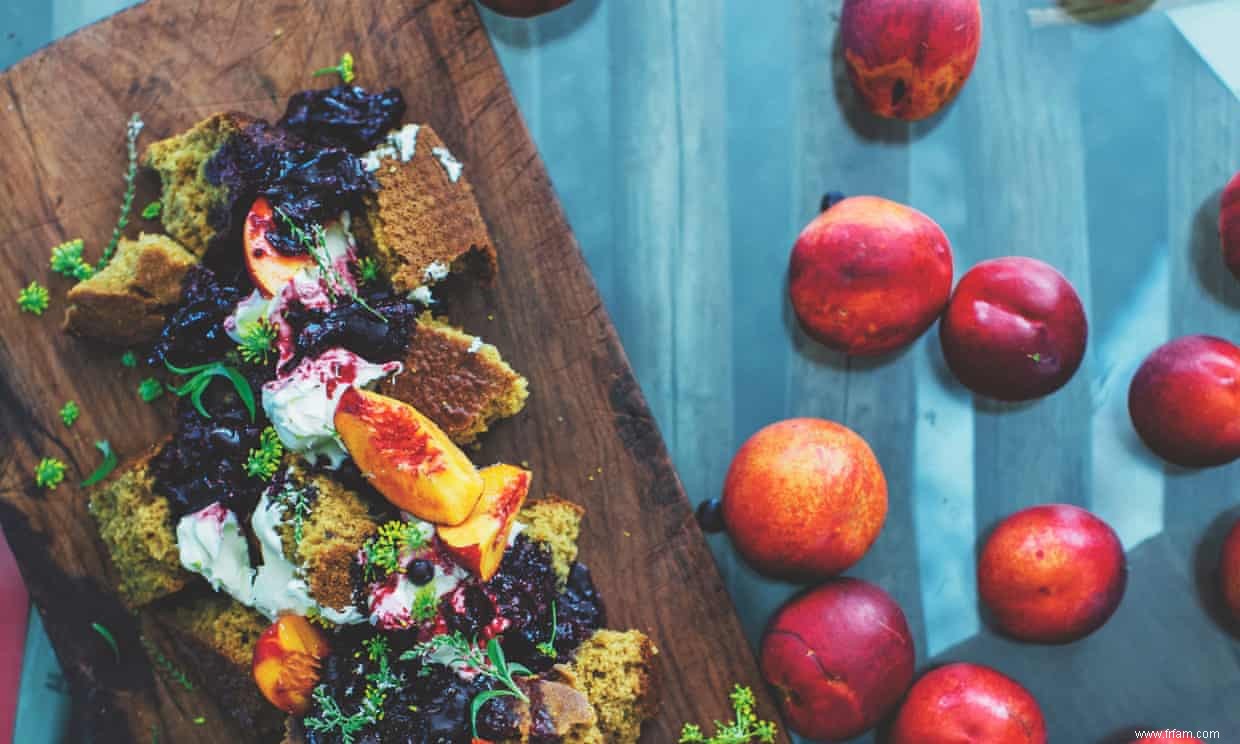 Gâteau brisé au sirop de cerise naturel, recette de fruits et crème 