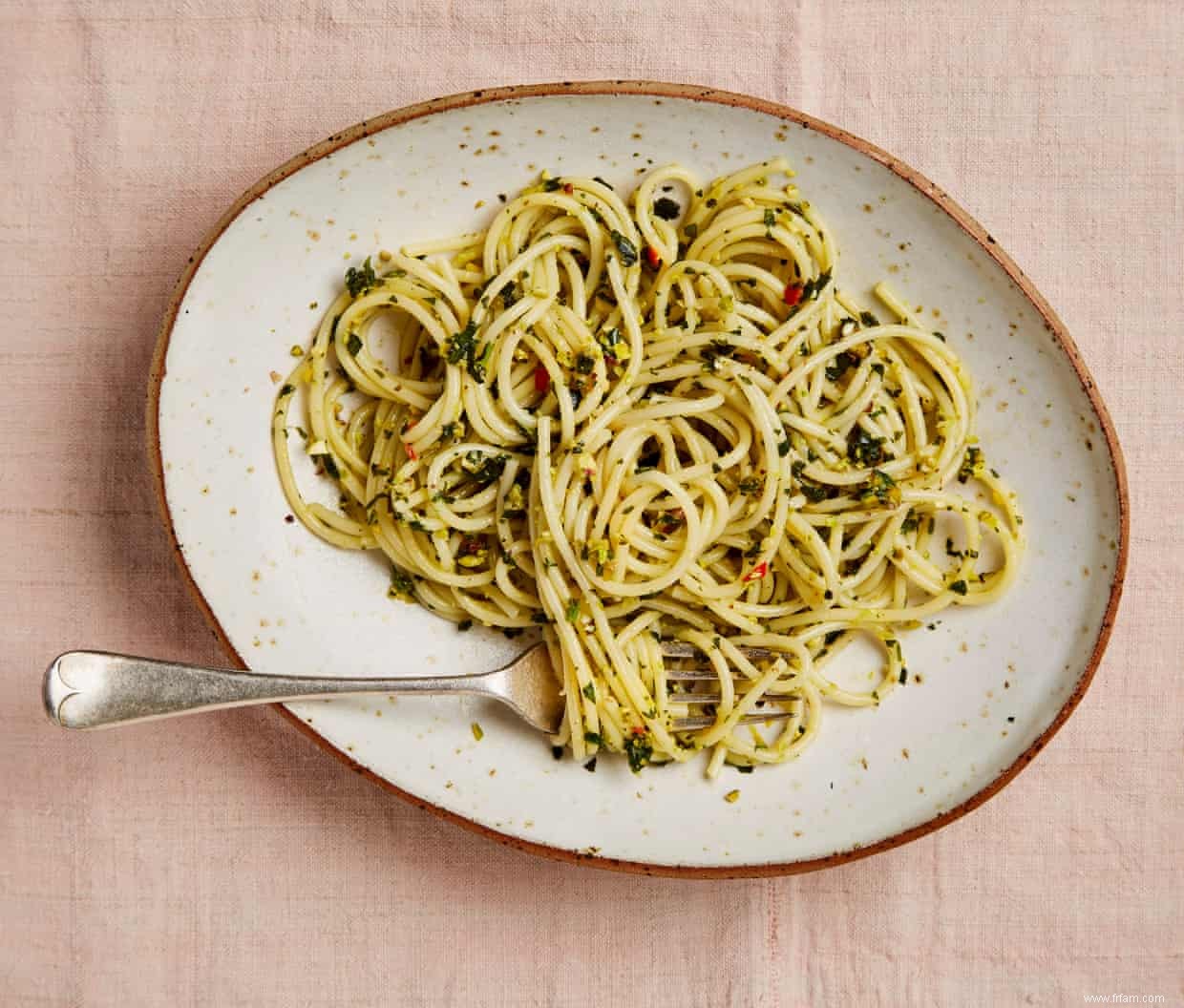 Recette de spaghettis à la pistache, au piment et au citron 