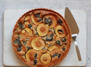 La recette de la tarte aux pommes, pruneaux et beurre noisette de Thomasina Miers 