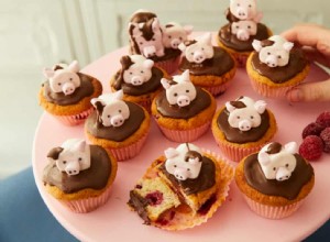 La recette de Kim-Joy pour les cupcakes aux framboises et au chocolat avec garniture de porc à la guimauve 