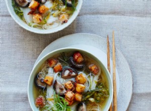 La recette de Thomasina Miers pour la soupe de nouilles au tofu frit du Sichuan 