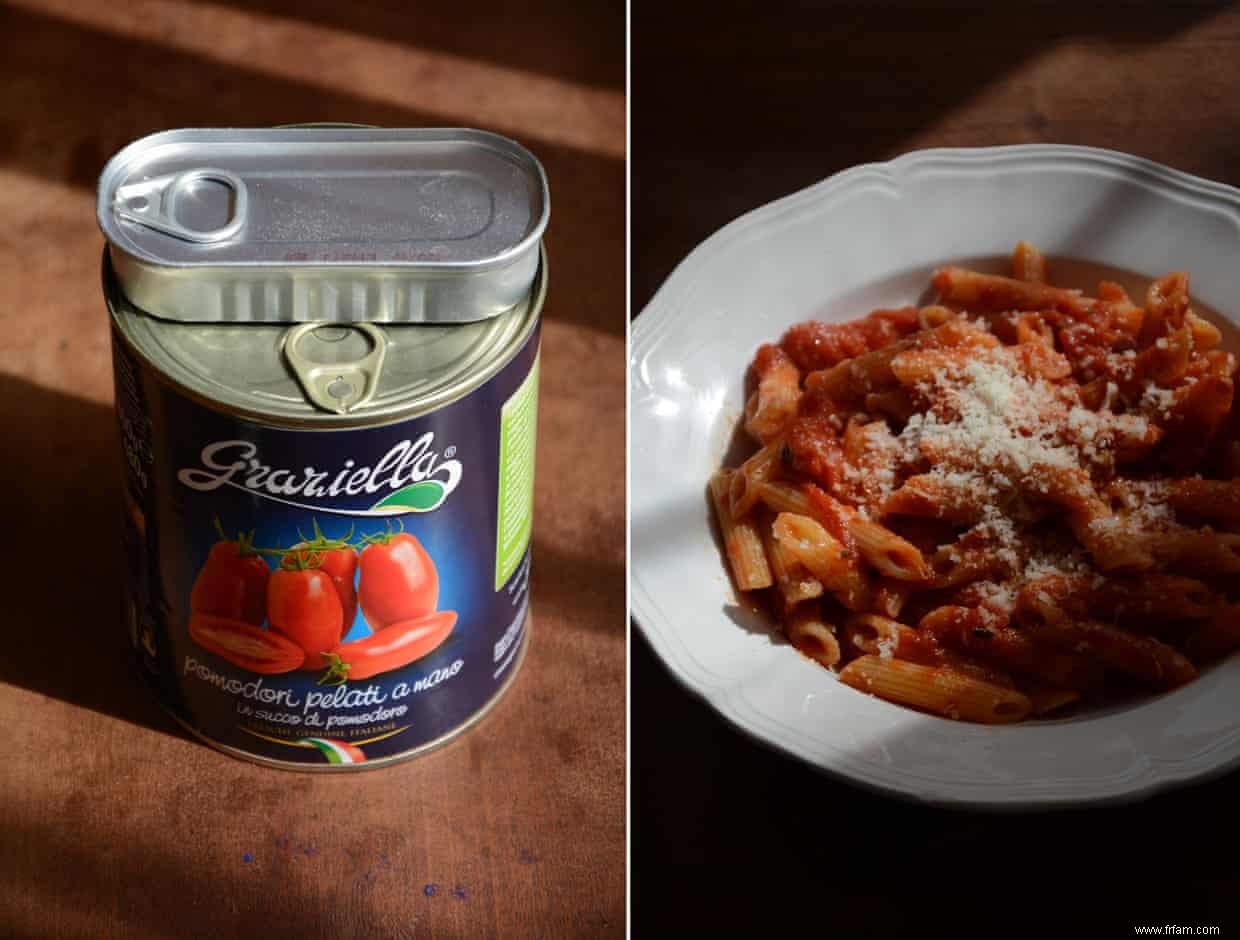 La recette de Rachel Roddy pour les pâtes aux tomates et sauce aux anchois 