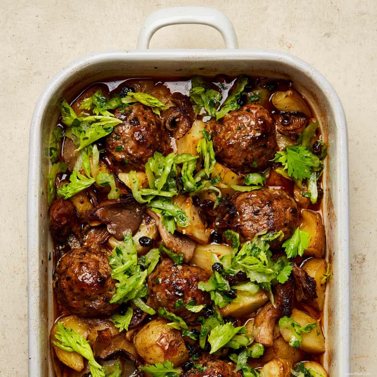 Des koftas d agneau et d aubergines aux galettes de champignons :les recettes de boulettes de viande de Yotam Ottolenghi 