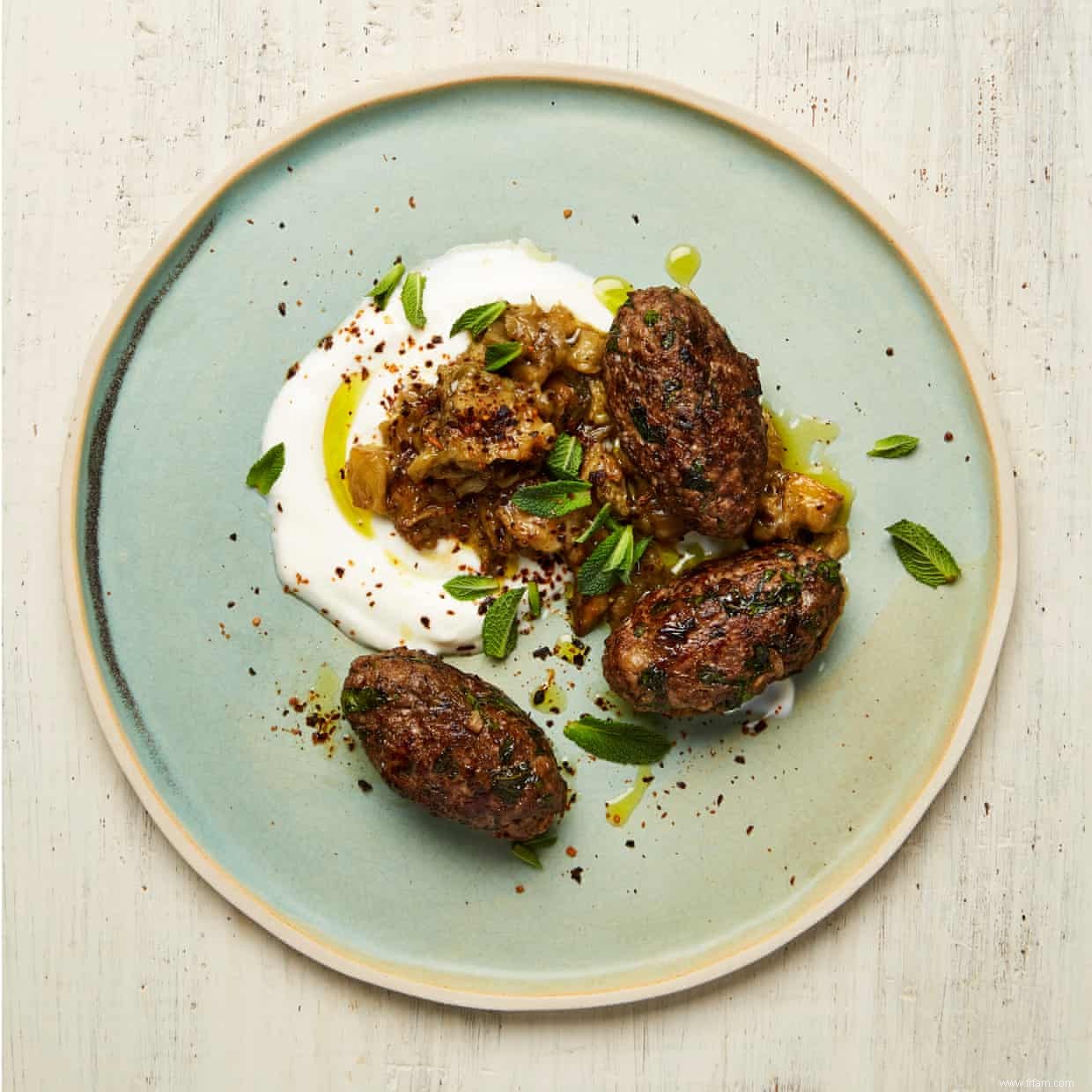 Des koftas d agneau et d aubergines aux galettes de champignons :les recettes de boulettes de viande de Yotam Ottolenghi 