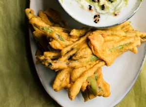 Recettes de pakora aux asperges et de soufflés à la fraise et à la ricotta de Nigel Slater 