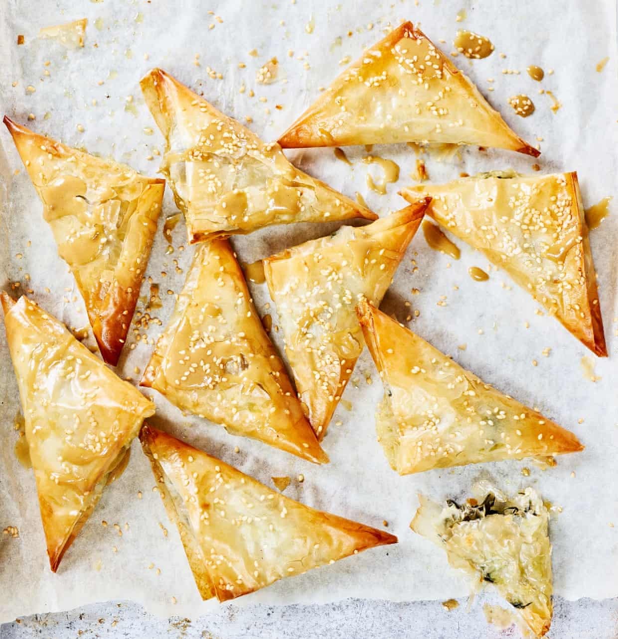 Les recettes d Anna Jones pour le börek et les légumes turcs sur du pain grillé 